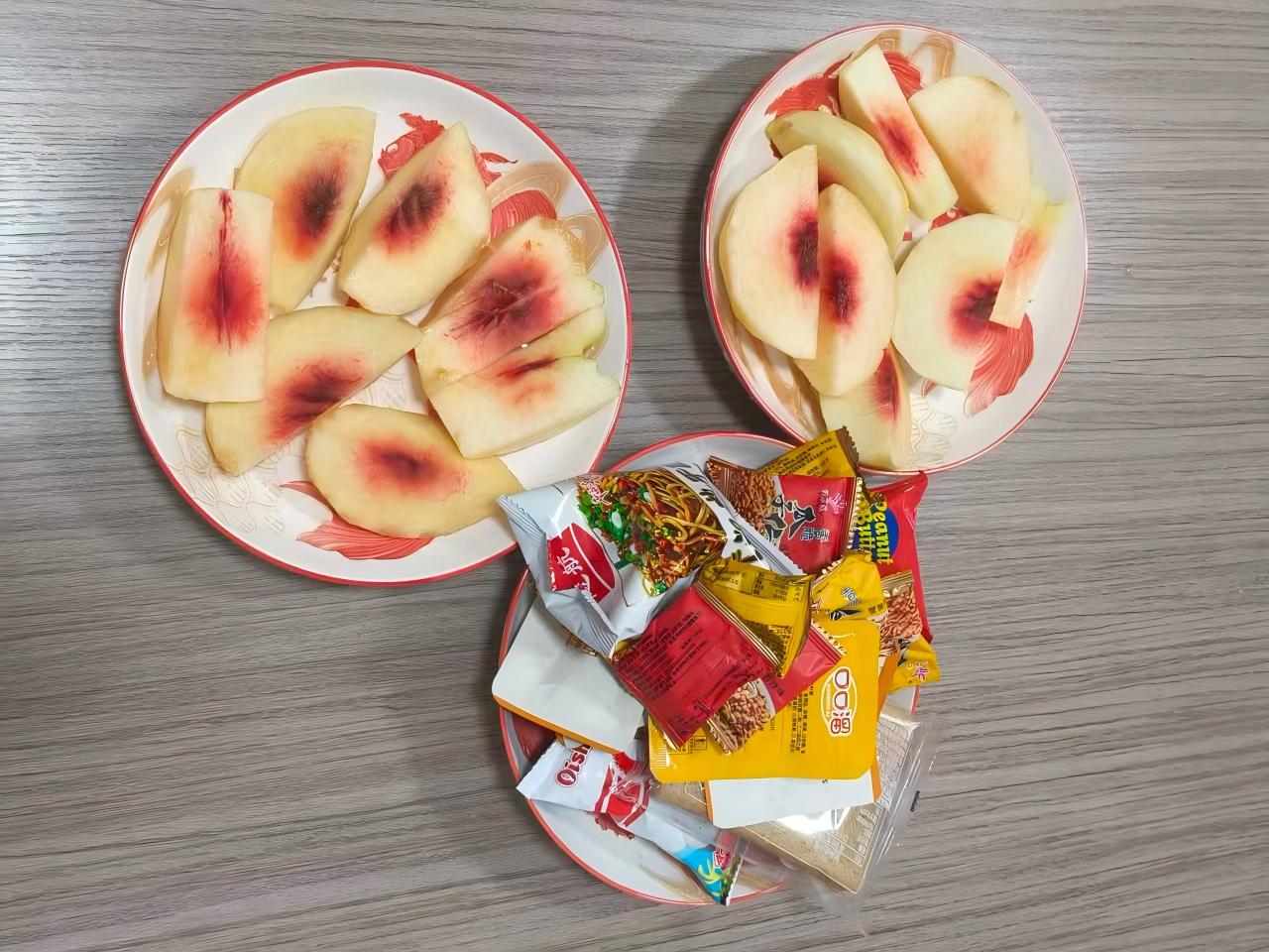 Peaches and Snacks menguasai petang Zemeijia