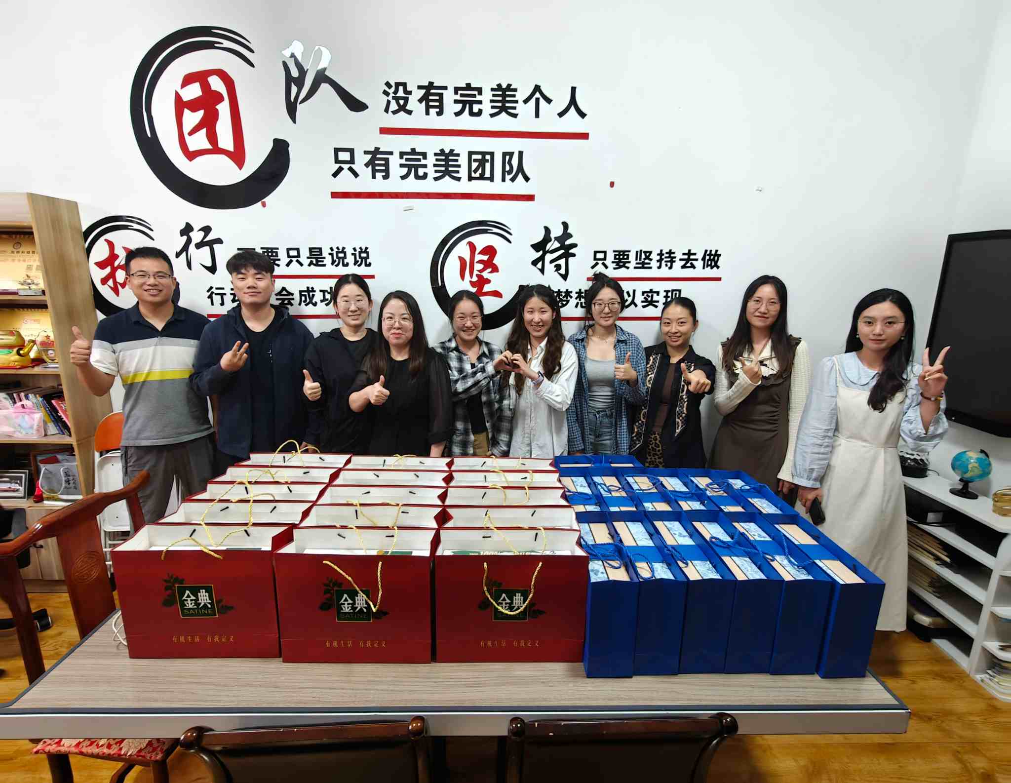 Zemeijia mempunyai percutian yang panjang