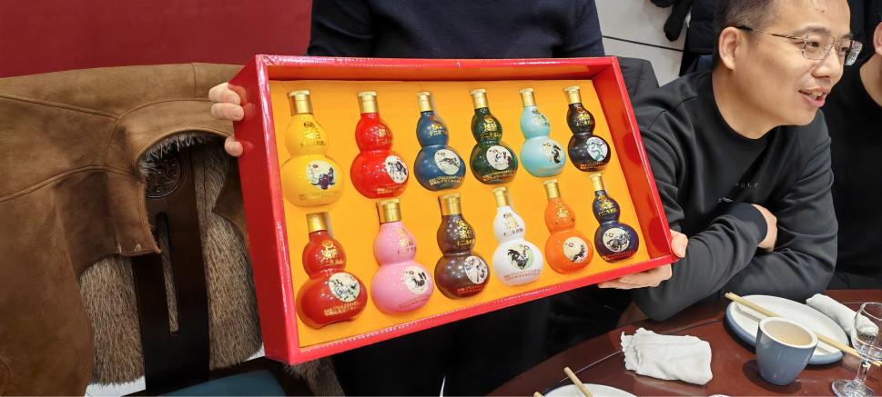 Zemeijia Mengalu-alukan Tahun Kuda dengan Sambutan Pasukan Tahunan