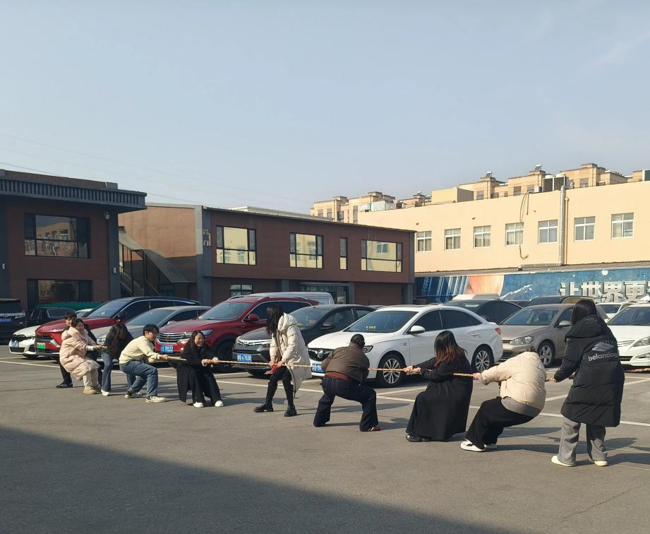 Tarik Tali Tengah Hari dan Lompat Tali di Zemeijia