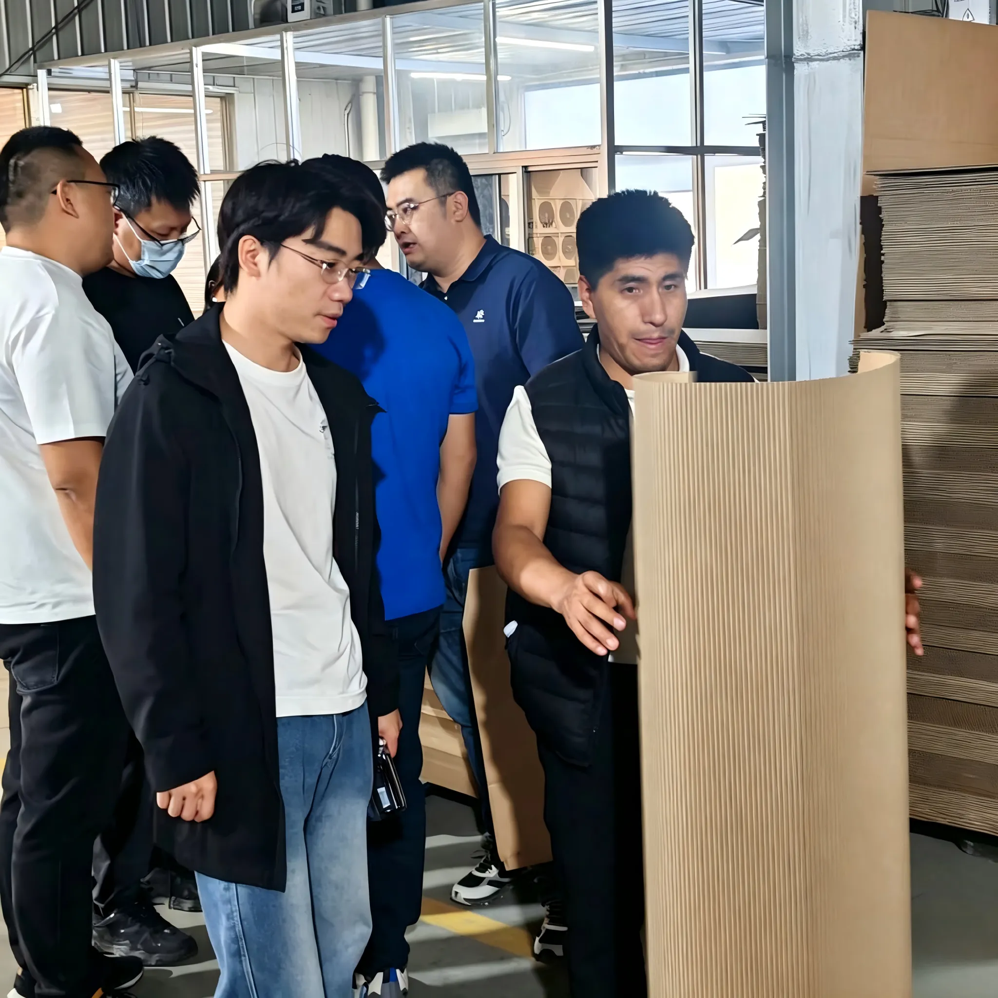 Pembungkusan ZMJ Mengalu-alukan Pelanggan Peru untuk Pemeriksaan Kilang Di Tapak dan Penyelesaian Pesanan